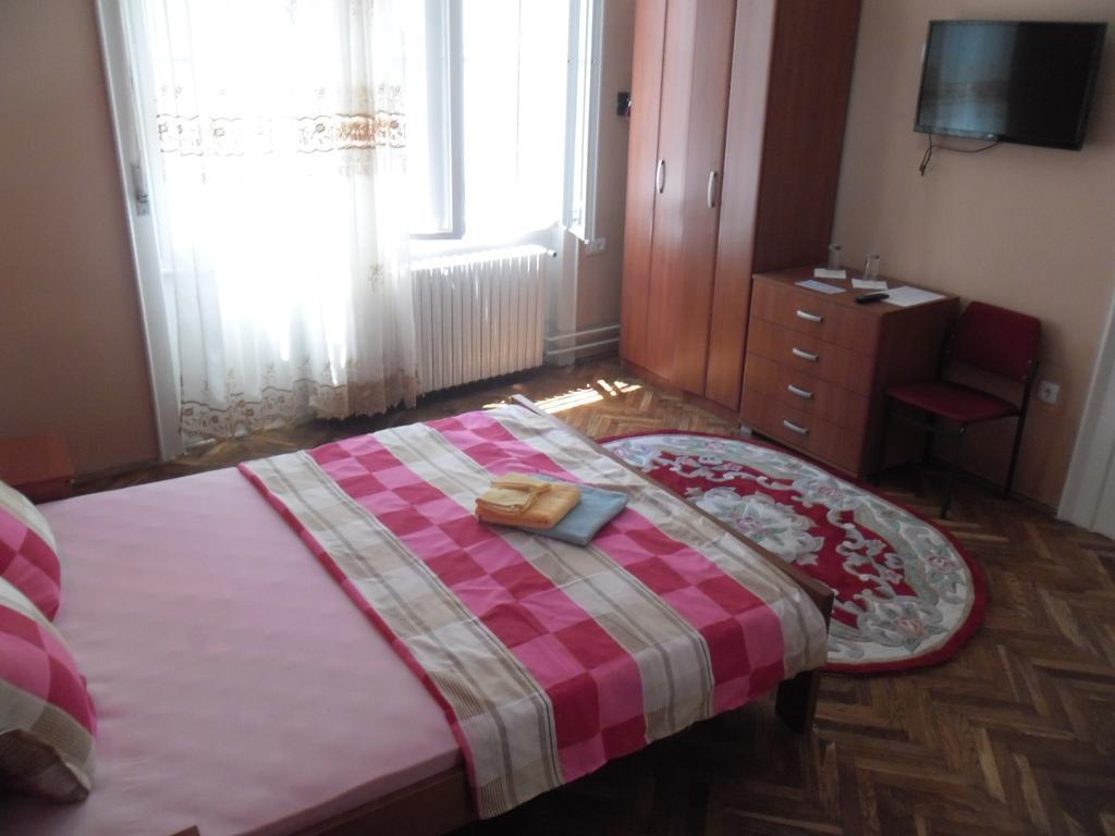 Family Top Rooms Bela Lada Sobe Novi Sad Kamer foto